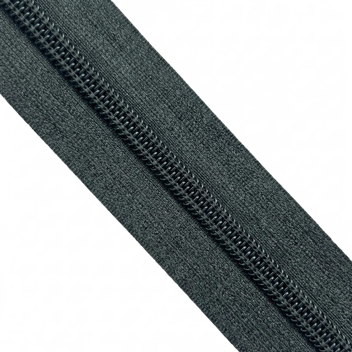 Detalle del espiral y la cinta de la cremallera continua número 6 gris oscuro