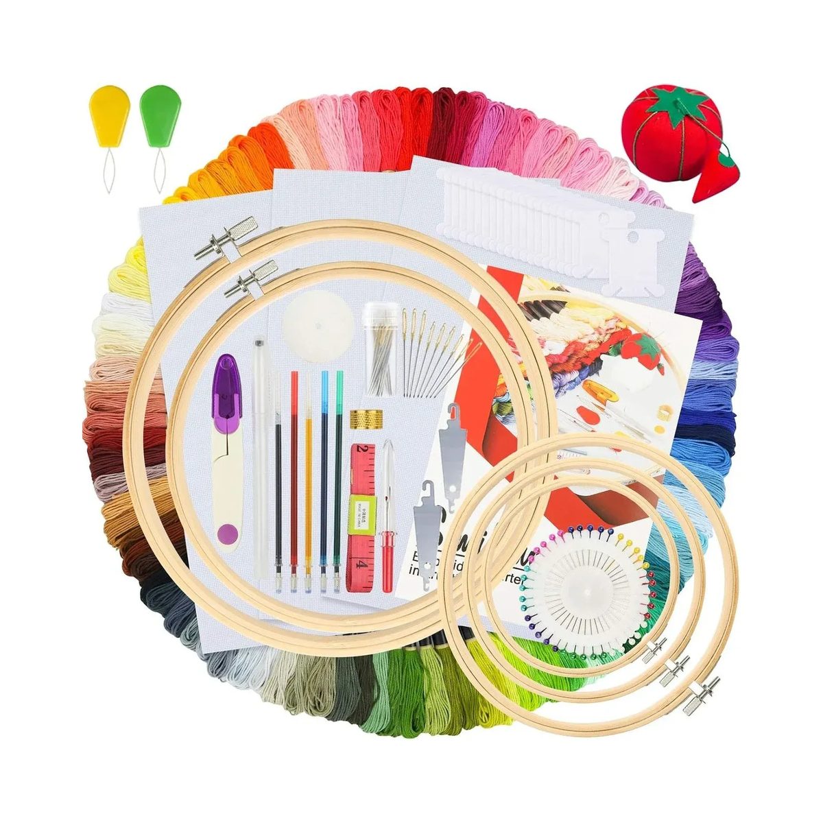Kit de bordado de 215 piezas: las madejas de colores en abanico con los cinco bastidores de bambú, las telas Aida, el alfiletero y las herramientas