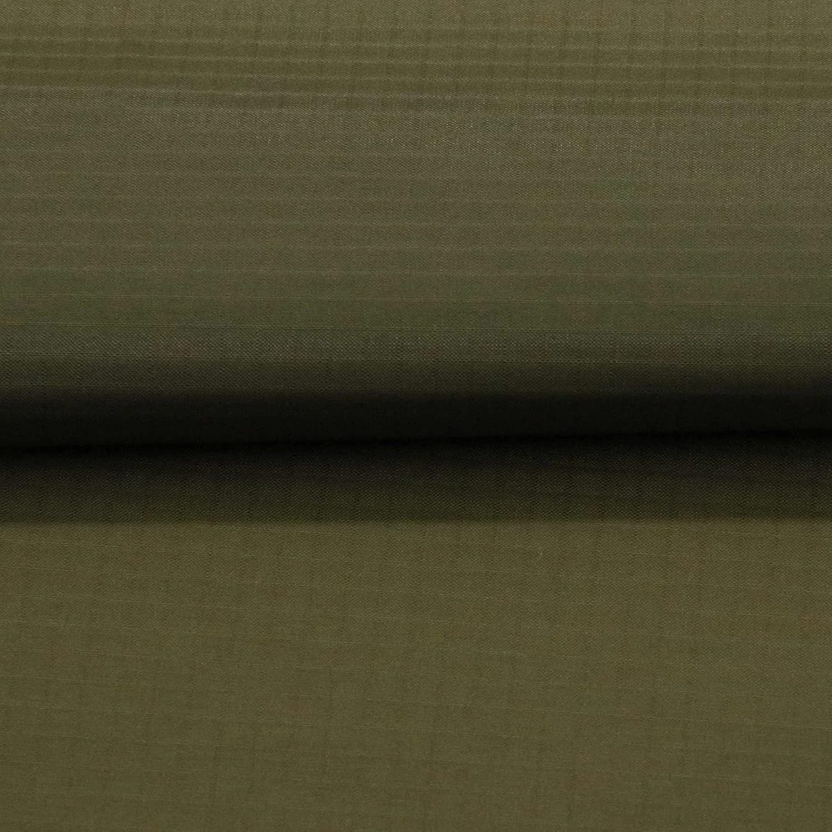 Ripstop de Nylon Impermeable color verde oliva, de cerca, para ver la rejilla de refuerzo del ripstop