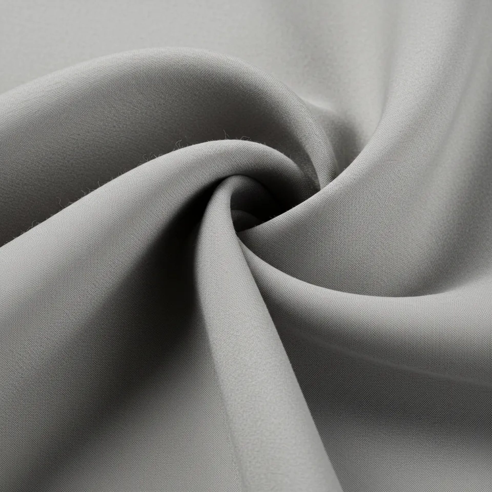 Tejido Dalia de lana fina color gris perla, mostrando su textura suave y caída elegante. Tela de alta calidad para trajes y abrigos.